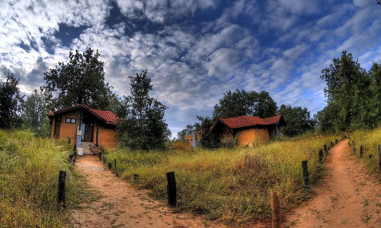 Kanha Earth Lodge Mandlā Exterior foto