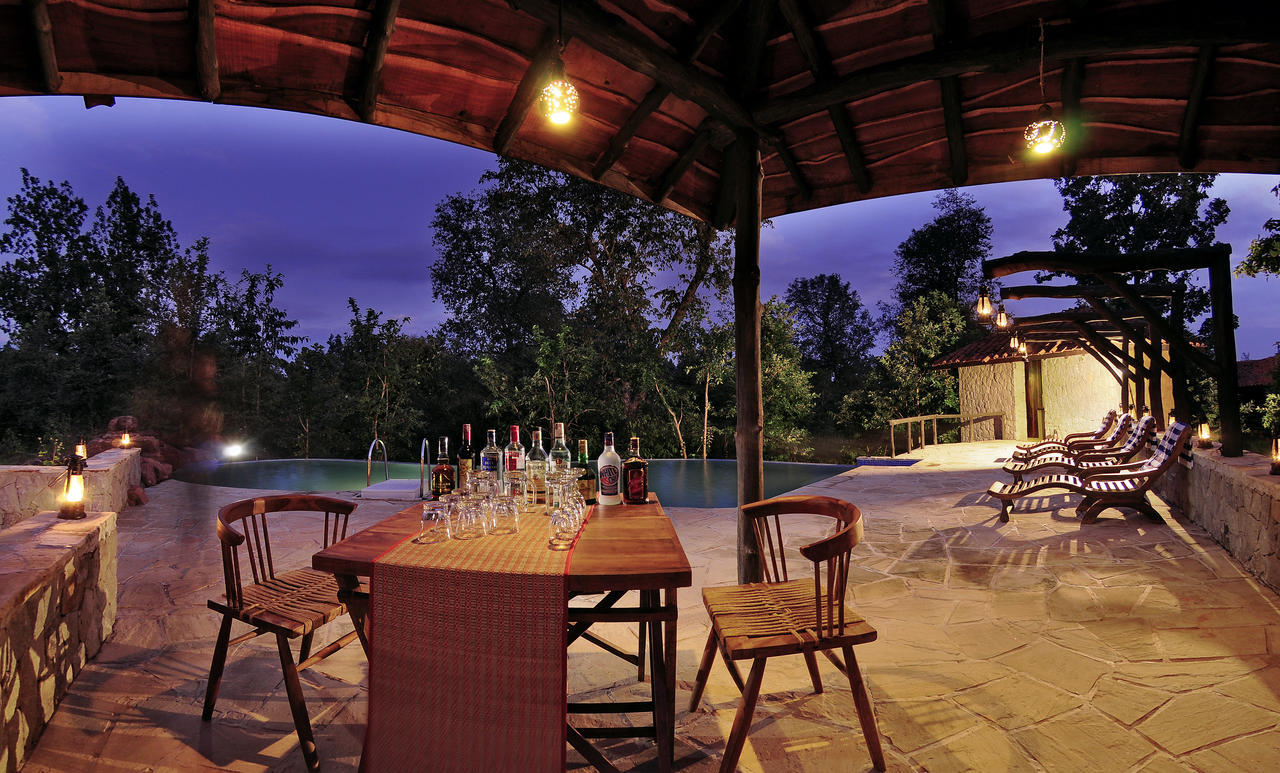 Kanha Earth Lodge Mandlā Exterior foto